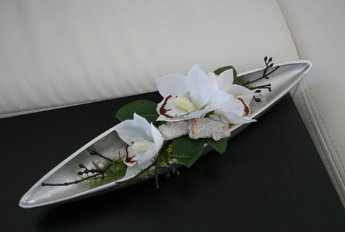 Stříbrná lodička s orchidejemi — foto 3