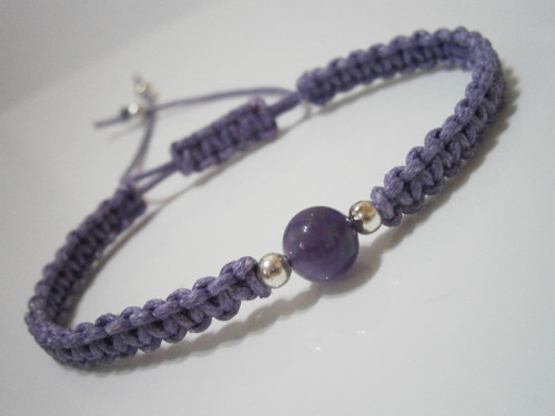 Fialový náramek s "Ametystem" (macramé) — foto 2