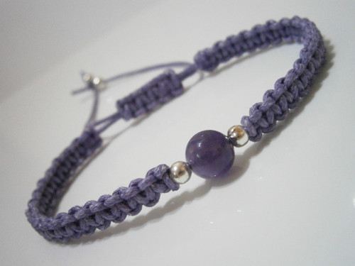 Fialový náramek s "Ametystem" (macramé) — foto 3