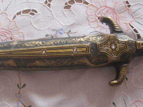 Láhev ve tvaru dýky — foto 2