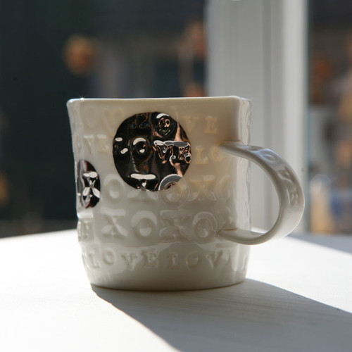 Stříbrně prosvítavý (porcelán) — foto 4