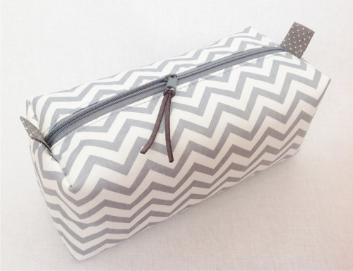 Toaletní / kosmetická taštička - chevron — foto 2