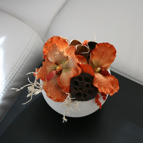 Koule s orchidejemi v cihlové — foto 2