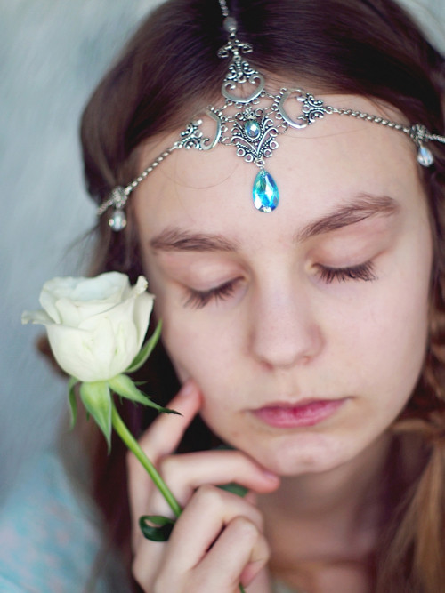 Fantasy řetízková korunka s korálky — foto 2