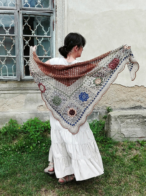 V zámecké zahradě háčkovaný — foto 3