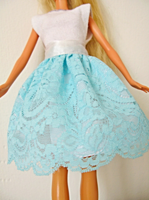 Sukně pro Barbie - krajková — foto 2