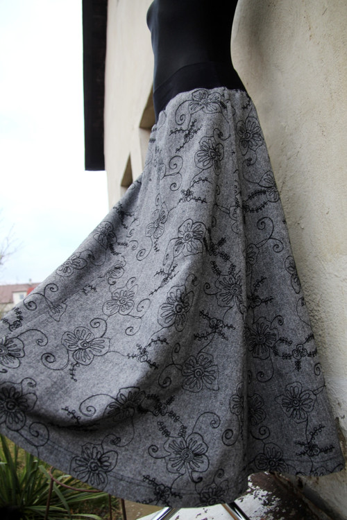 Sukně s výšivkou na přání — foto 2