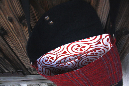 Messenger - černá vlna, červený tartan — foto 2