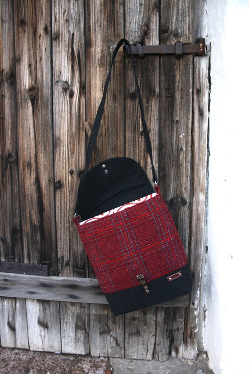 Messenger - černá vlna, červený tartan — foto 4