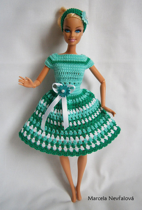 Zelené háčkované šaty pro barbie — foto 2
