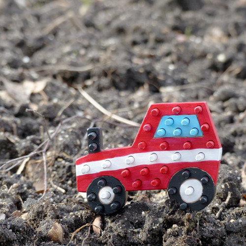 Kolíková vkládačka - traktor červený — foto 3