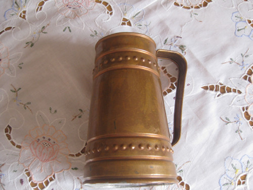 Starý měděný korbel — foto 3