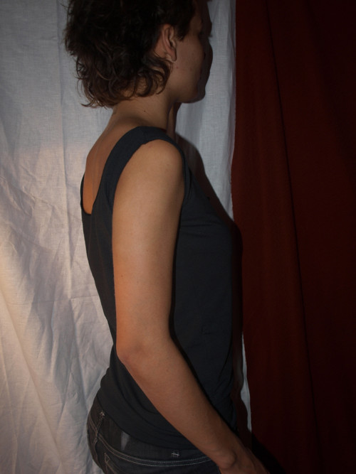 Tricko s rozstrihem — foto 6