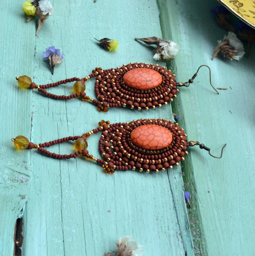 Howlite earrings - vyšívané náušnice — foto 3
