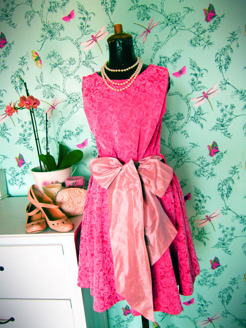 Šaty famous fuchsia — foto 2