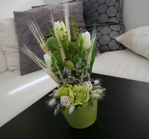 Jarní keramika s tulipány - v zelenokrémové — foto 2