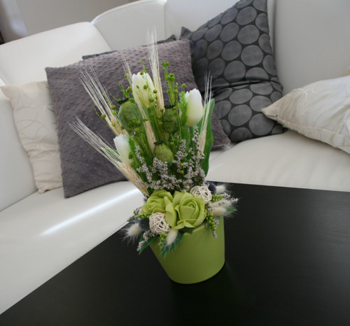 Jarní keramika s tulipány - v zelenokrémové — foto 4