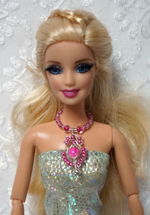 Šperk pro Barbie - drátovaný přívěsek — foto 2