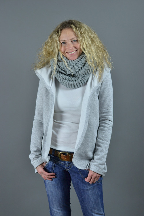 Šedá mikina — foto 3