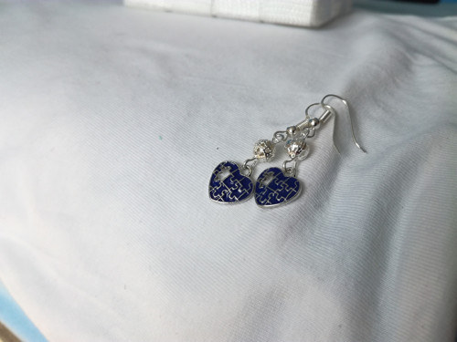 Tmavě modrá srdíčka puzzle - náušnice — foto 3