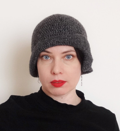 Mdm Krajewska v mini a vlně- háčkovaný klobouk — foto 4