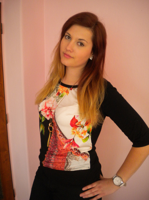 Černé tričko s tiskem — foto 2