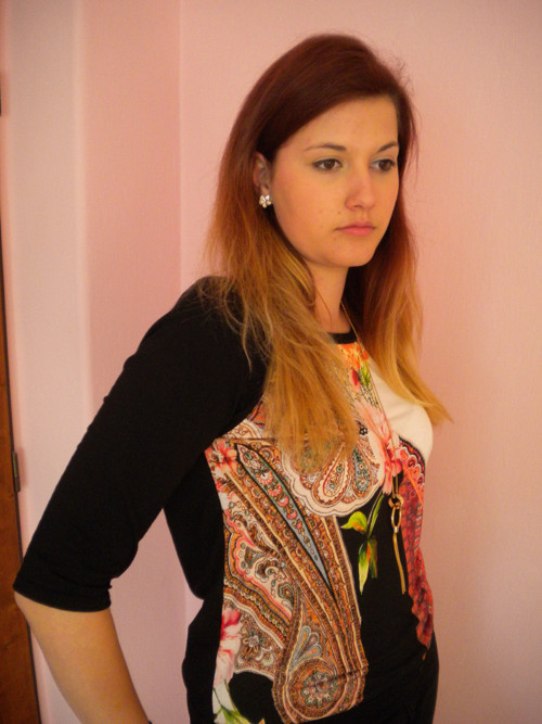 Černé tričko s tiskem — foto 3