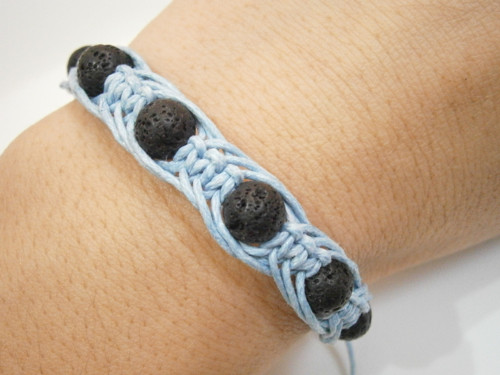 Modrý drhaný náramek s Lávou (macramé) — foto 3