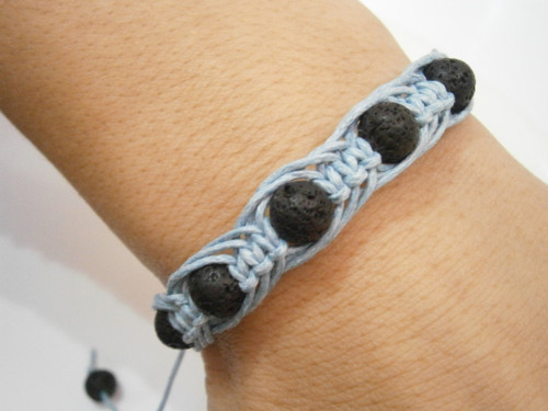 Modrý drhaný náramek s Lávou (macramé) — foto 4