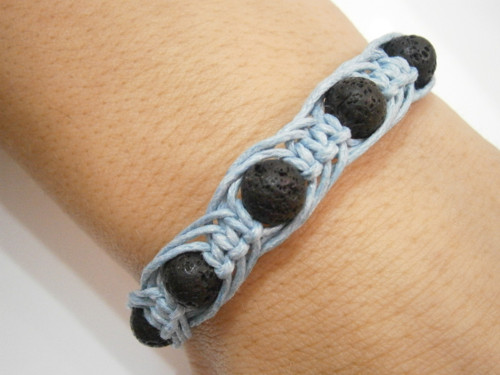 Modrý drhaný náramek s Lávou (macramé) — foto 5