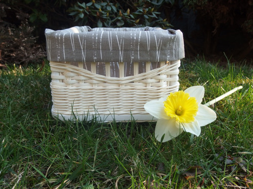 Bílý košík s látkovou výstelkou — foto 2