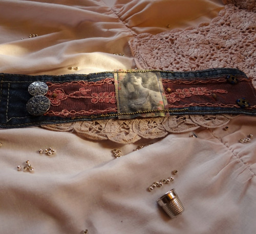 MESDAMES PARISIENS - džínový boho náramek — foto 5