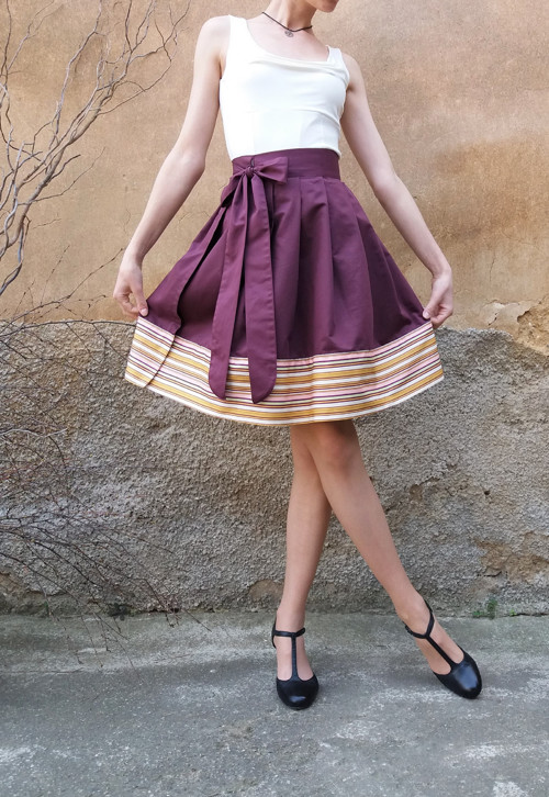 Elegantní Sukně S Pruhy — foto 3