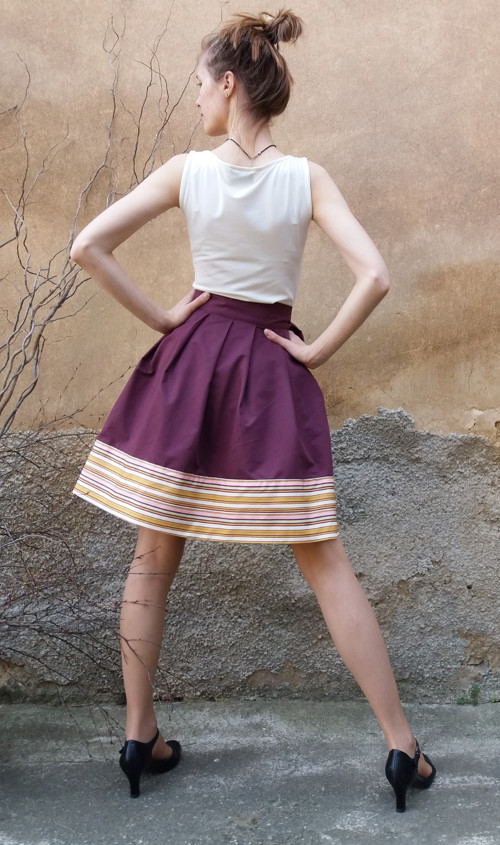 Elegantní Sukně S Pruhy — foto 6