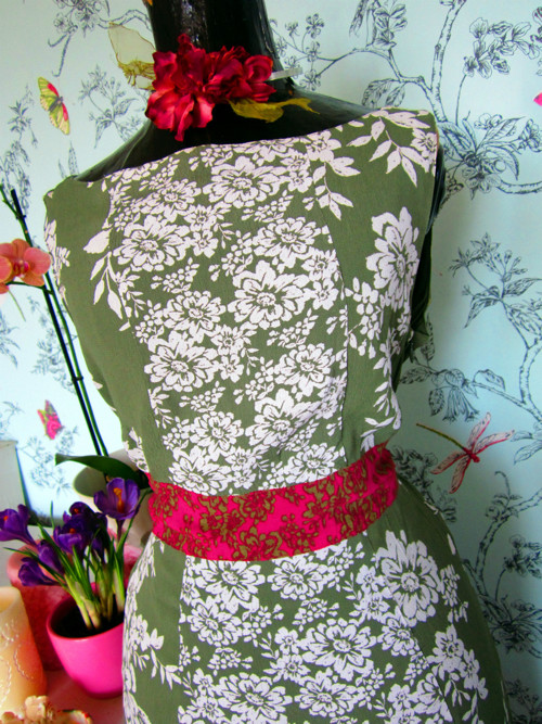 Šaty khaki&fuchsie rozkvetlé — foto 2
