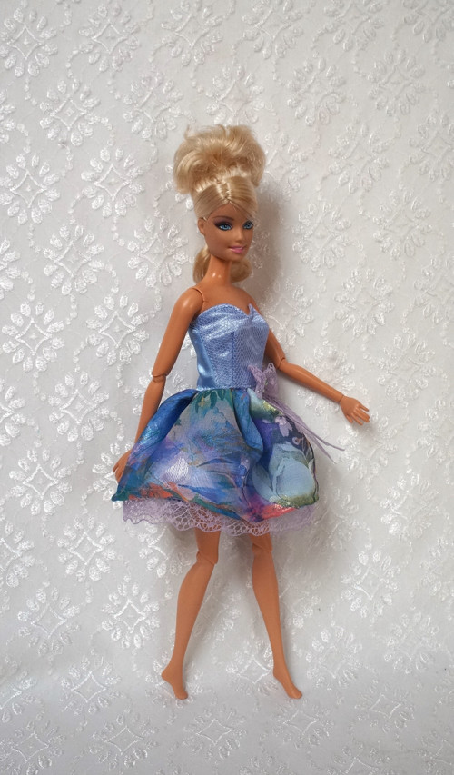 Romantické šaty pro Barbie — foto 3