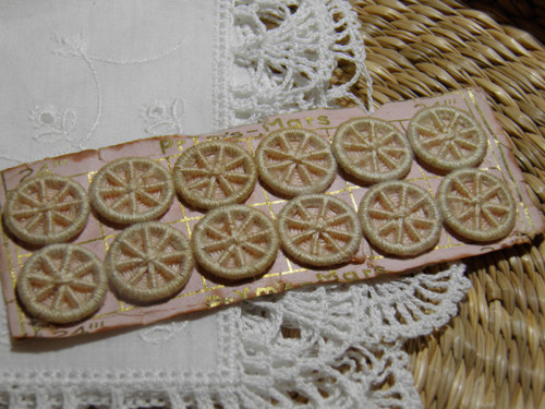 Nitěné knoflíky — foto 3