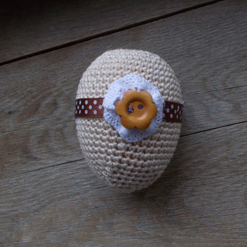 Háčkované vajíčko - béžové — foto 3