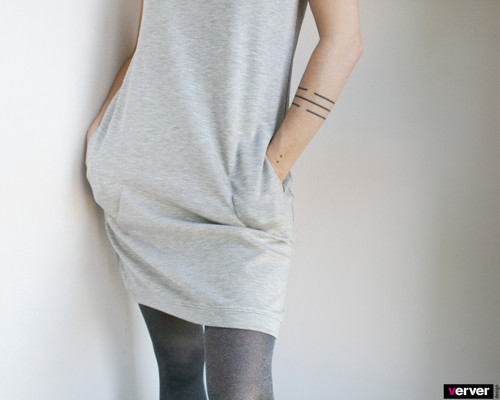Šaty šedé "cítím" (M) — foto 5