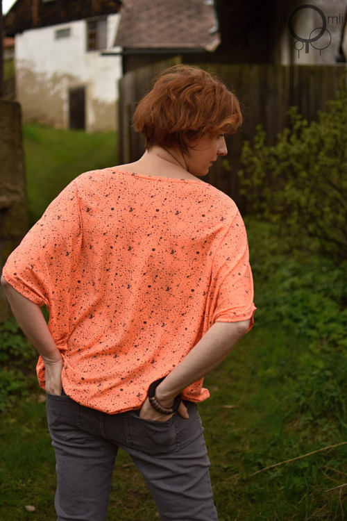 UNI zářím oranžové pocákané :) — foto 2