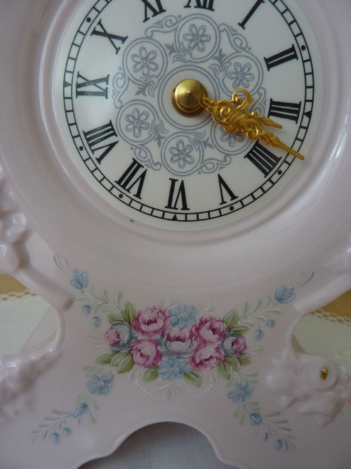 Hodiny z růžového porcelánu — foto 2