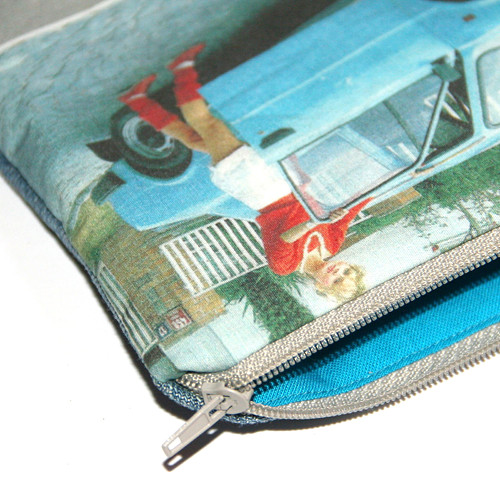 Retro vůz a retro krásky (zip kapsička MEDIUM) — foto 2