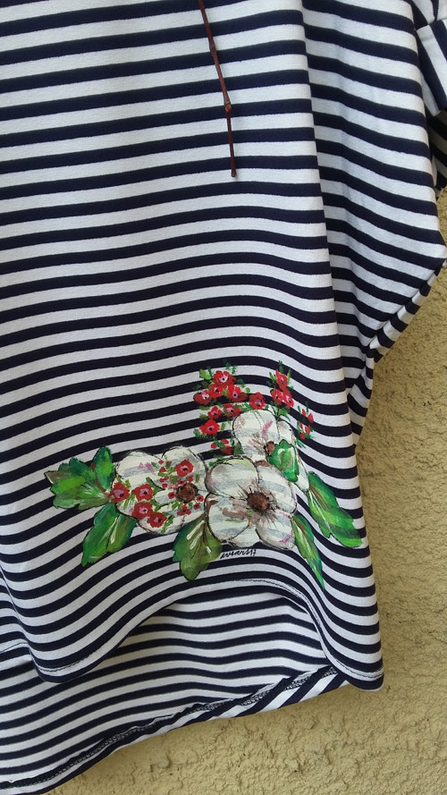 Rozkvetlé proužky oversized triko — foto 2