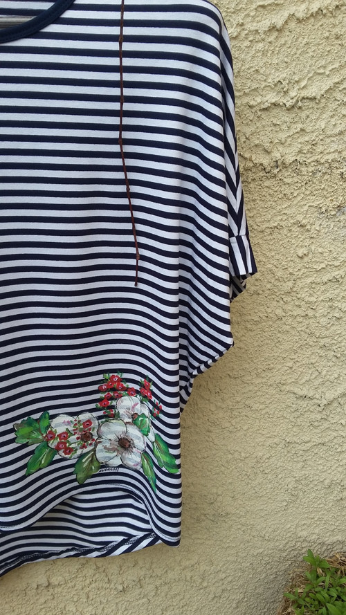 Rozkvetlé proužky oversized triko — foto 5