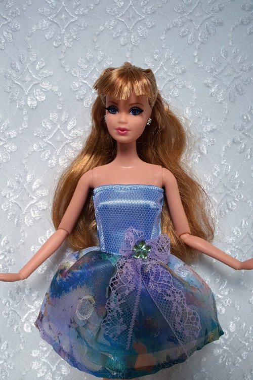 Romantické šaty pro Barbie — foto 2