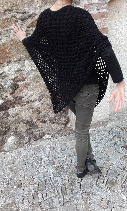 Černé lehčí pončo... "na přání" — foto 5