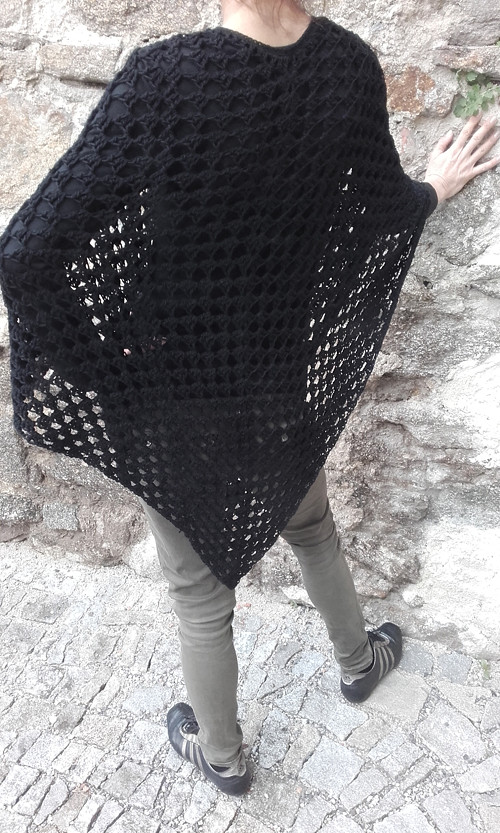 Černé lehčí pončo... "na přání" — foto 6