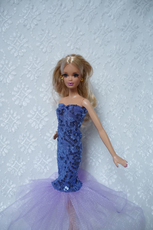 Flitrové šaty pro modelku — foto 3