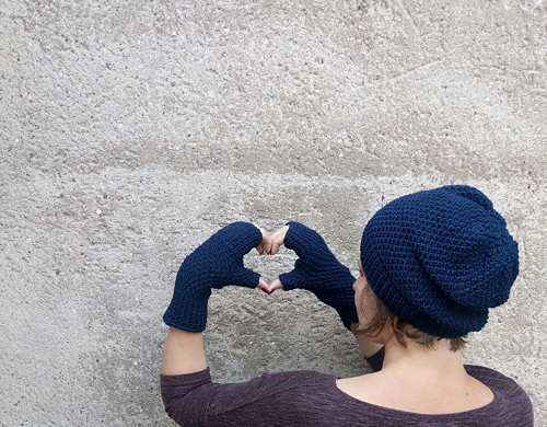 Souprava TMAVĚ MODRÁ 50% merino — foto 2