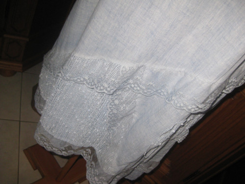 Nebesky modré šaty ve stylu shabby chic — foto 3